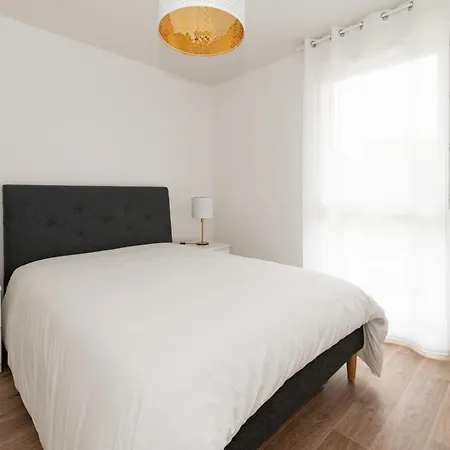 Appartement Neuf, Balcon & Parking アパート ヴァンデ・モンタリヴェ